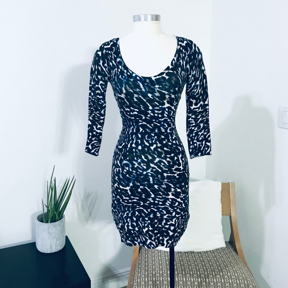 GUESS ANIMAL PRINT SWEATER DRESS